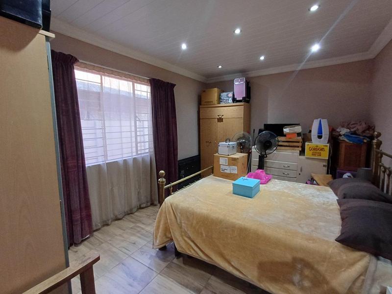 5 Bedroom Property for Sale in Claremont Western Cape